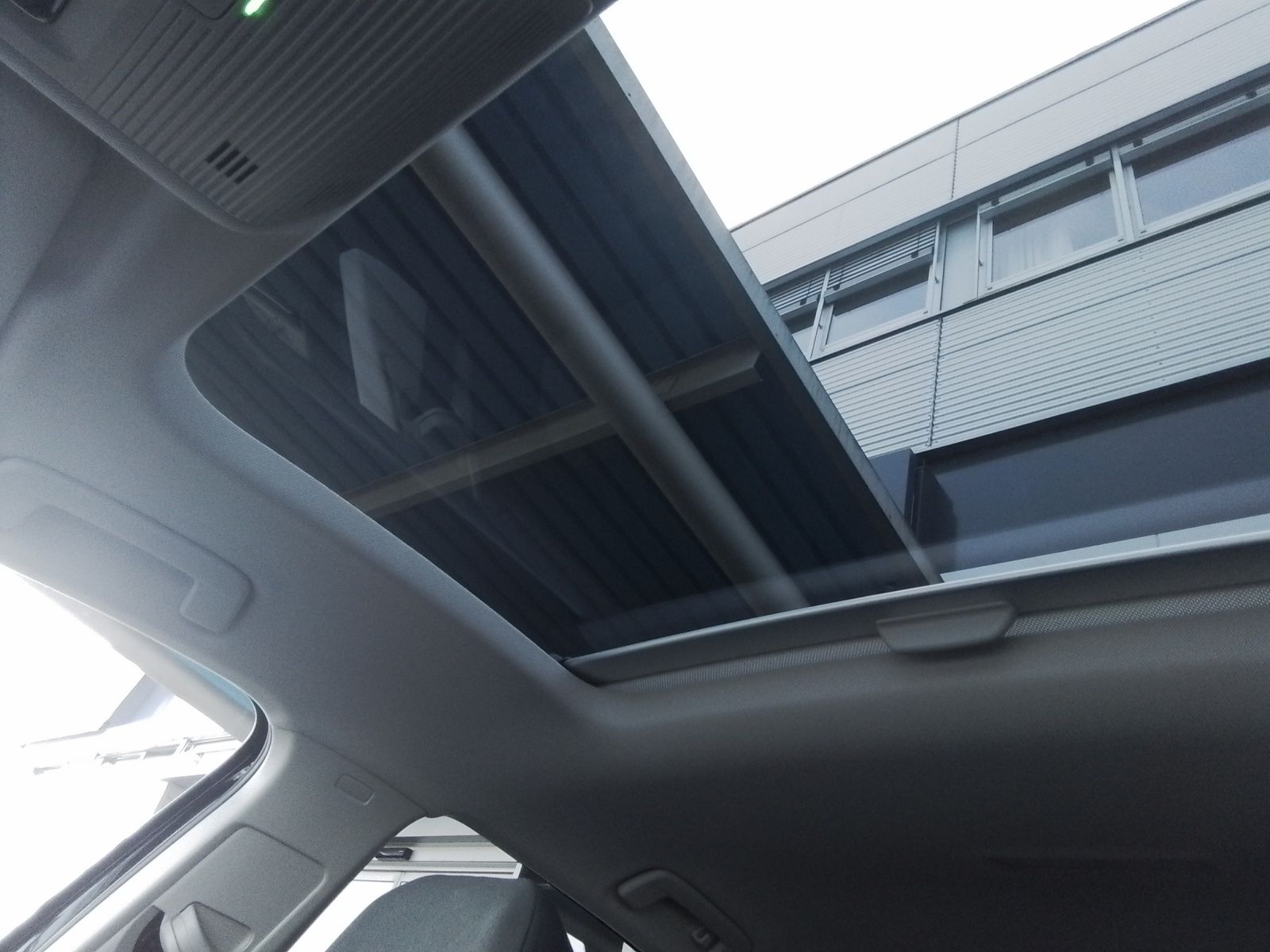 Fahrzeugabbildung Volkswagen Golf VIII TDI DSG AHK PANO RFK HuD ACC LED AID N