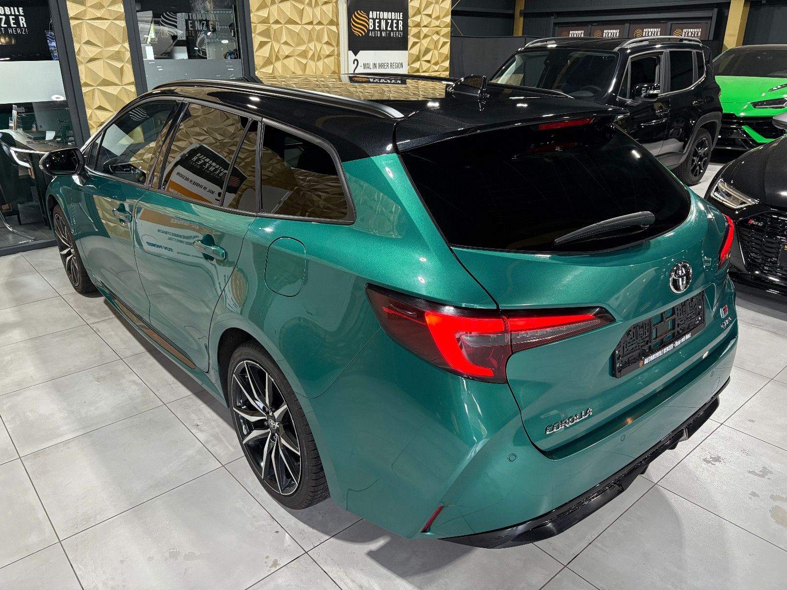 Fahrzeugabbildung Toyota Corolla Touring Sports 2.0 Hybrid GR Sport/APPLE