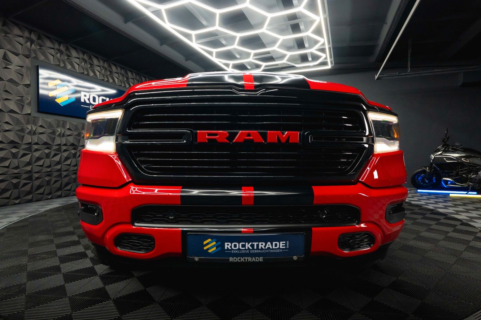 Fahrzeugabbildung Dodge RAM 5.7 V8 HEMI 4x4 NIGHT GT SPORT *Pano*22Zoll*