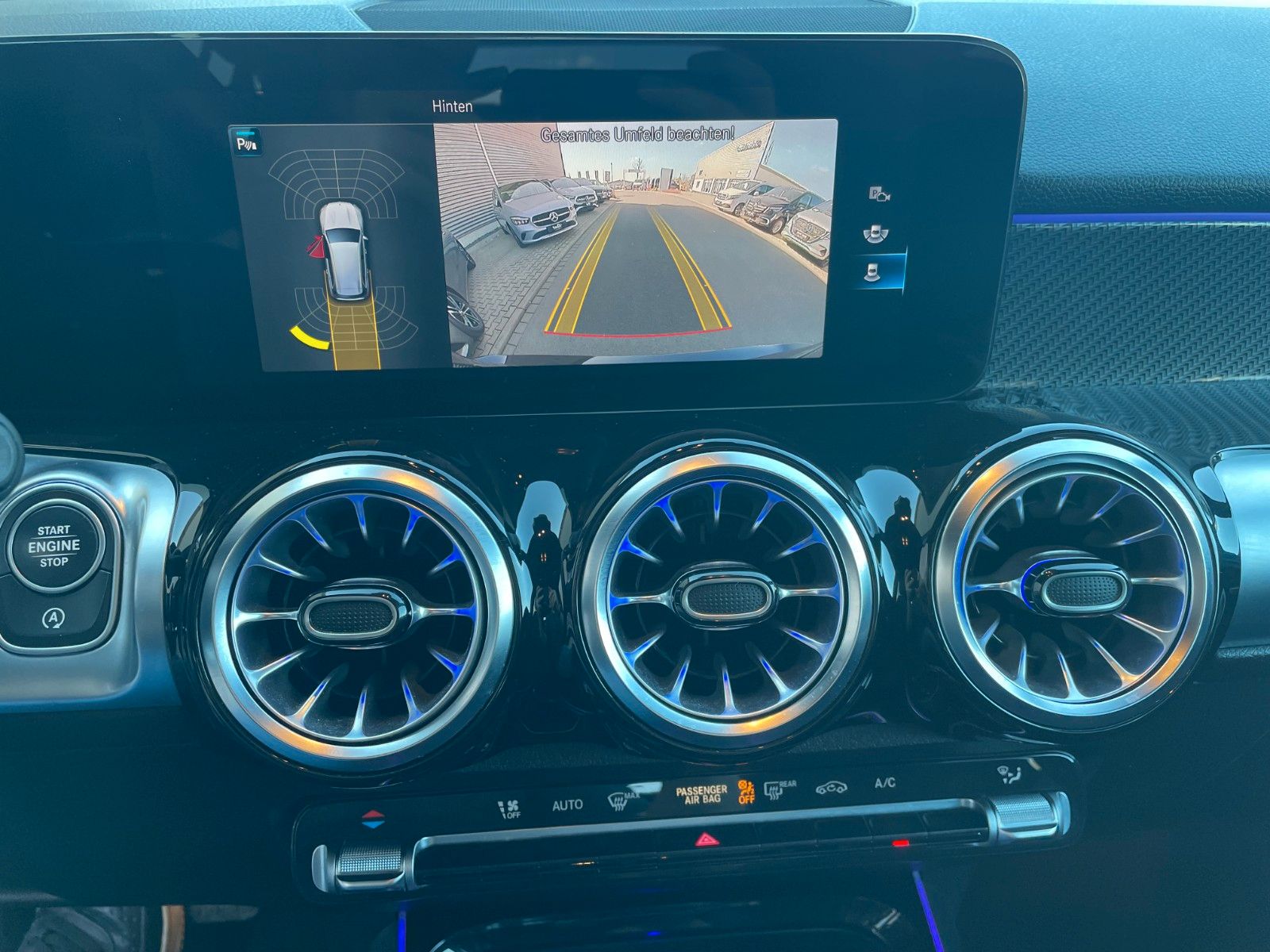 Fahrzeugabbildung Mercedes-Benz GLB 200 AMG 7-Sitzer +Ambiente+R-Kamera+Carplay