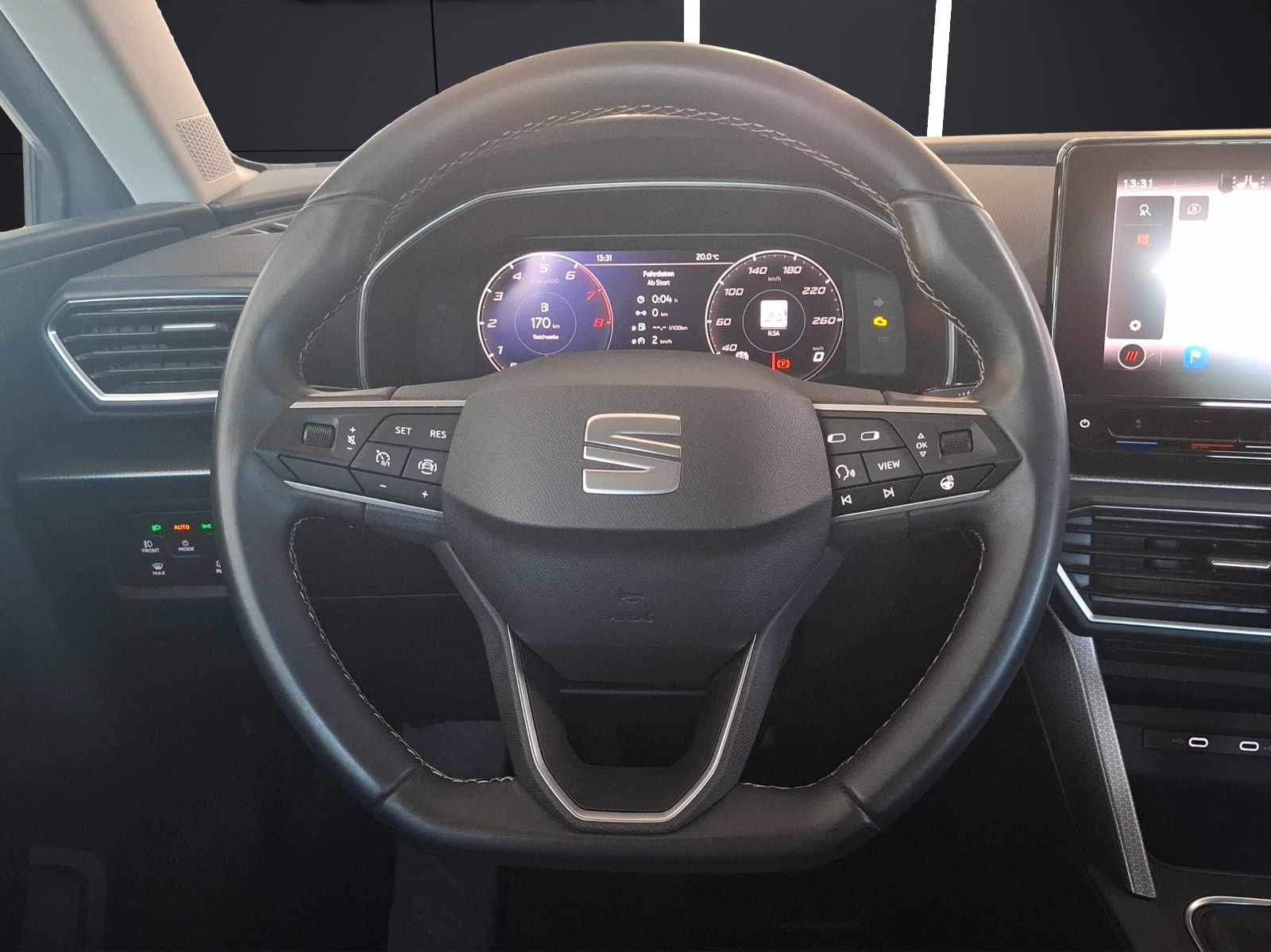 Fahrzeugabbildung SEAT Leon ST TSI Style LED AHK Navi AID ACC RFK SH