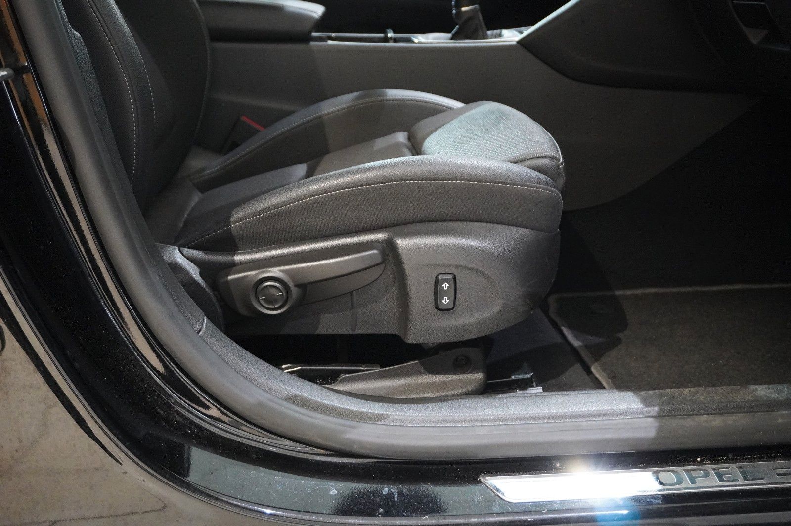 Fahrzeugabbildung Opel Insignia B GS 1.5T INNOV. NAVI/LED/KAMERA/SPORT