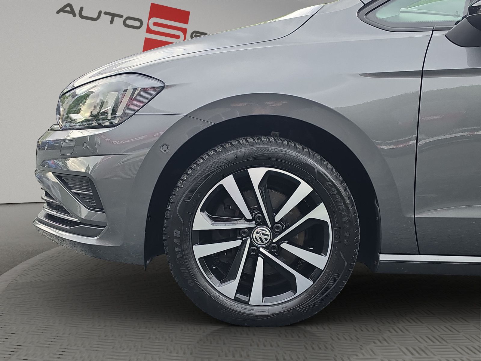 Fahrzeugabbildung Volkswagen Golf Sportsvan VII IQ.DRIVE AHK NAVI SHZ