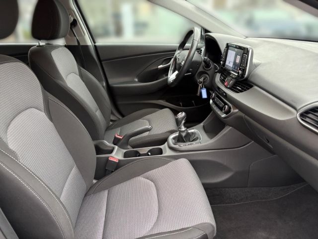 Fahrzeugabbildung Hyundai i30 Select SoKo Navi,Rückfahrkamera,Klimaanlage