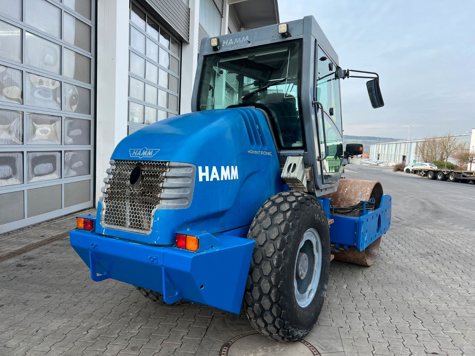 Fahrzeugabbildung Hamm 3307 HT / Walzenzug / 4.958h / 2001
