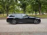 Mercedes-Benz E300de T AMG*MwSt*HUD*Multibeam*360°*AHK*Garanti - Hybrid (Diesel/Elektro): Schwarz, Luftfederung