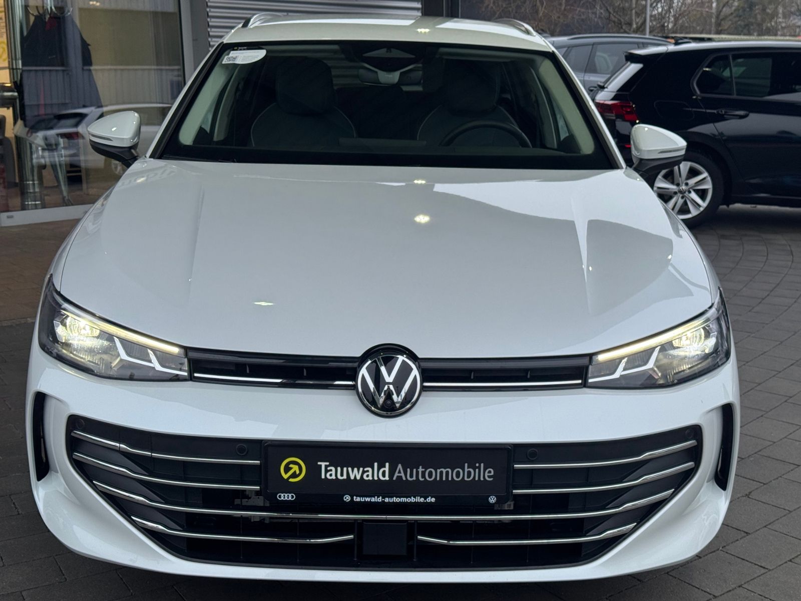Volkswagen Passat Variant - Bild 2