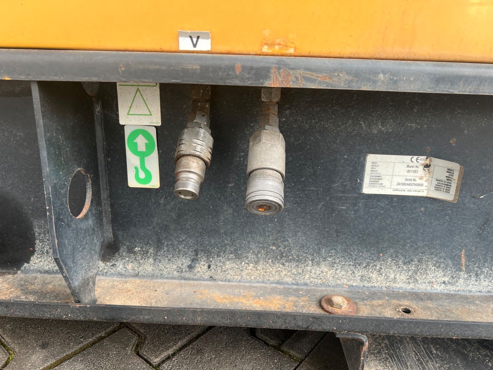 Fahrzeugabbildung CAT DE110E2 Stromerzeuger / 100KVA / 2016 / 16.703h