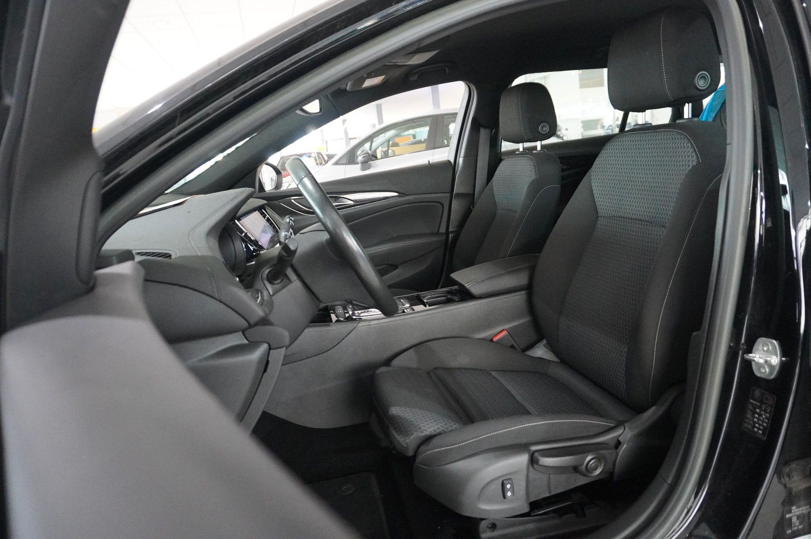 Fahrzeugabbildung Opel Insignia B ST 2.0D ELEGANCE NAVI/LED/KAMERA/AHK