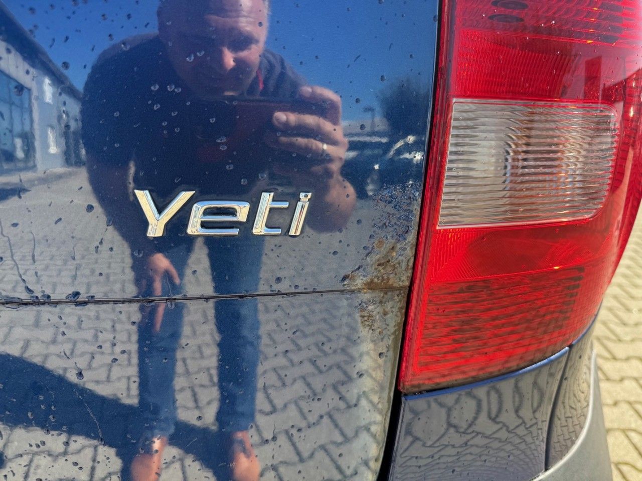 Fahrzeugabbildung SKODA Yeti Active 4x4 TDI - nur an Händler / Gewerbe