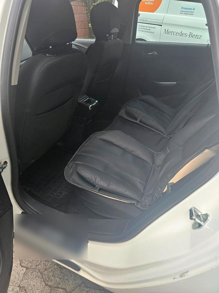 Opel Astra 2011 — photo 5