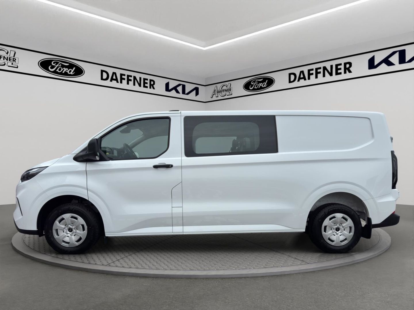 Fahrzeugabbildung Ford Transit Custom Kasten 320 L2 Trend LED, 6 Sitze,