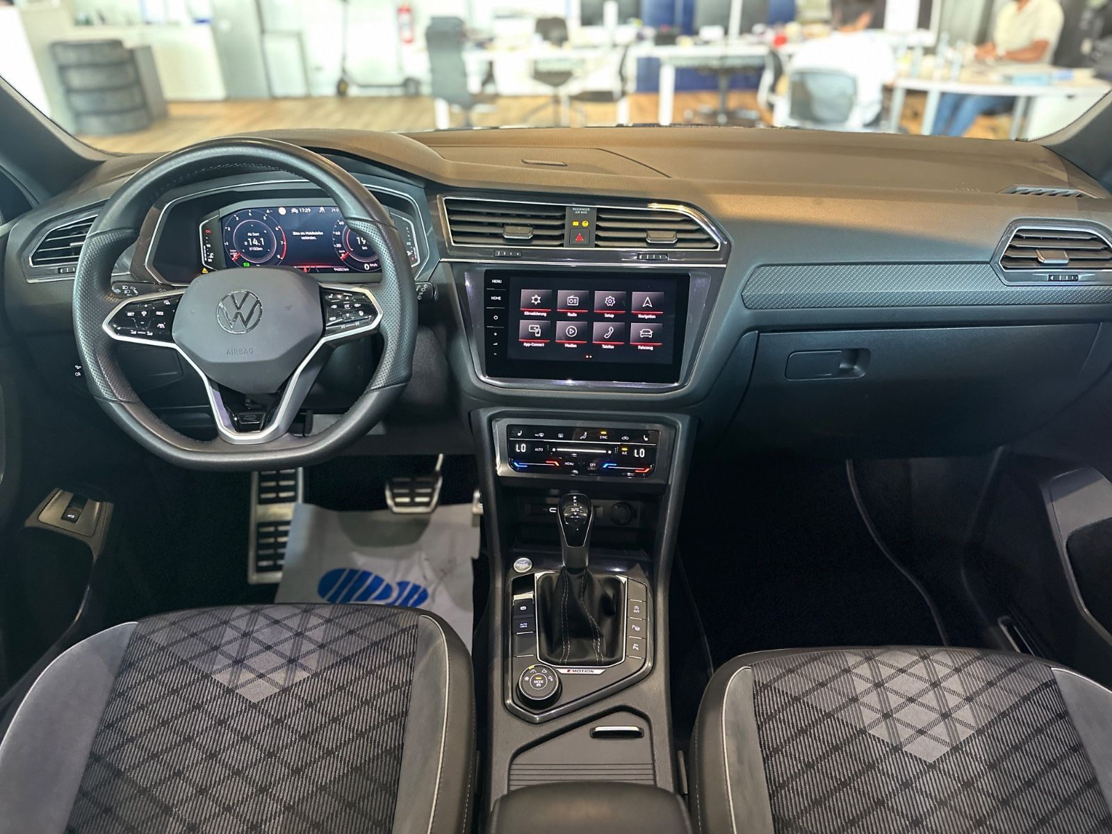 Volkswagen Tiguan Allspace R-LINE 4MOTION PANO KAMERA 7-Si foto 18