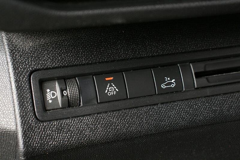 Peugeot 3008 1.2 PureTech Allure Pack LED Navi AHK