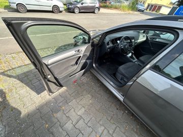Volkswagen Golf - 11