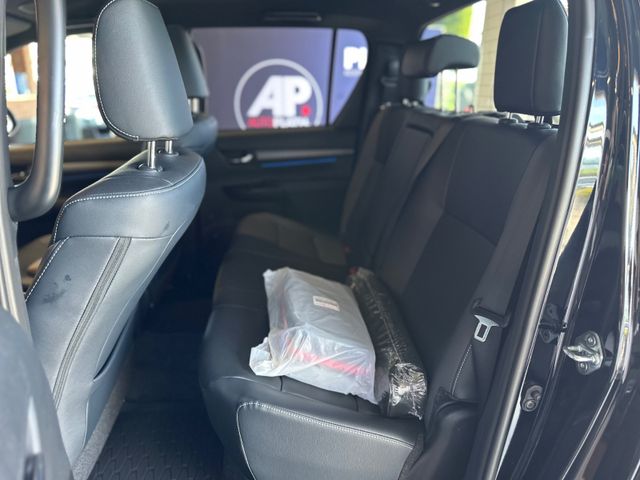 Toyota Hilux Double Cab Invincible 4×4 *SOFORT*