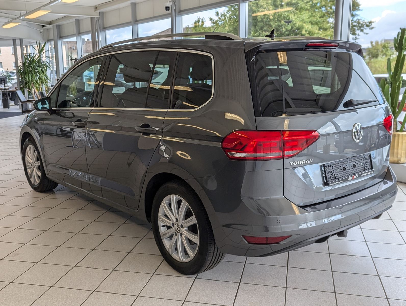 VW Touran 1.5 TSI Highline 7-Sitze Kamera LED AHK - Image 5