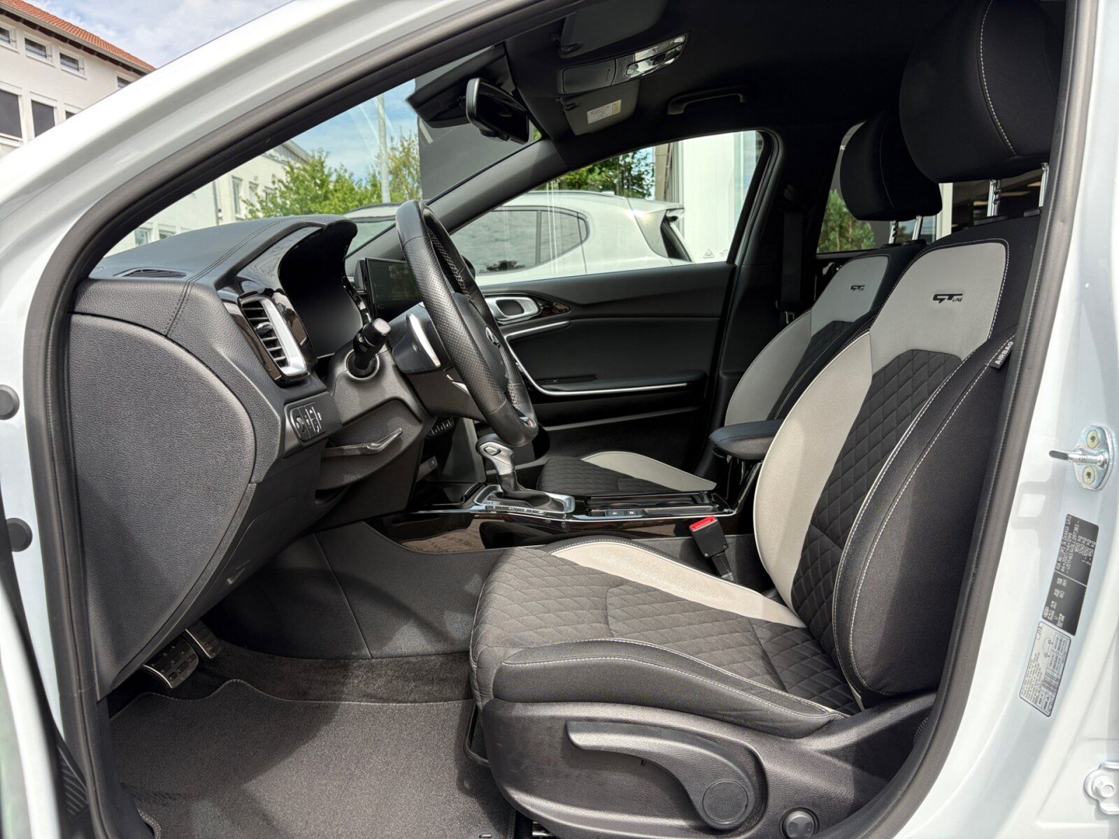 Fahrzeugabbildung Kia Ceed 1.4 T-GDI DCT GT Line NAVI