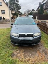 Skoda fabia mit neu Tüv/reifen/bremsen/ser... - Skoda Fabia: Reifen