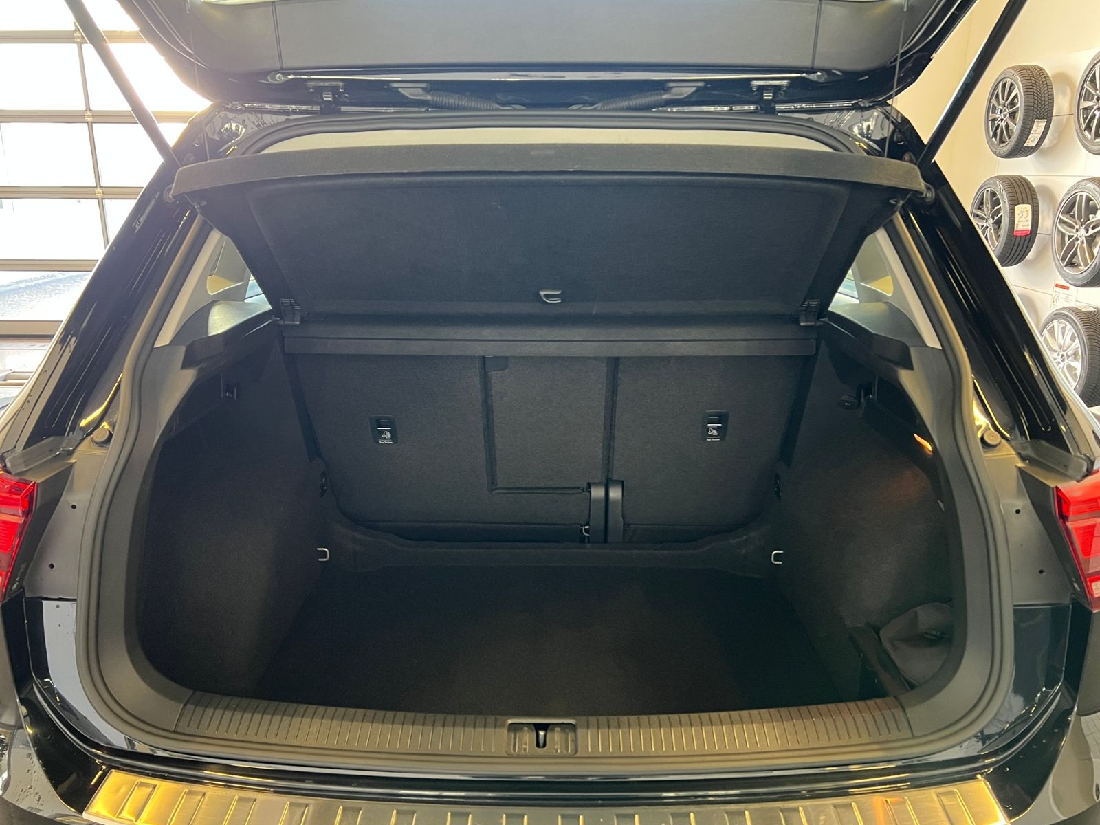 Fahrzeugabbildung Volkswagen Tiguan Trendline 1.4 TSI DSG *AHK, Sitzheizung,