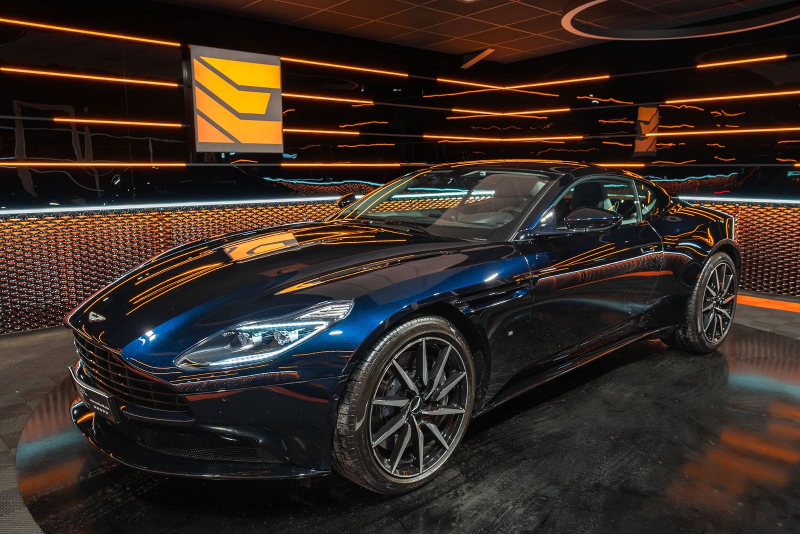 ASTON MARTIN DB11