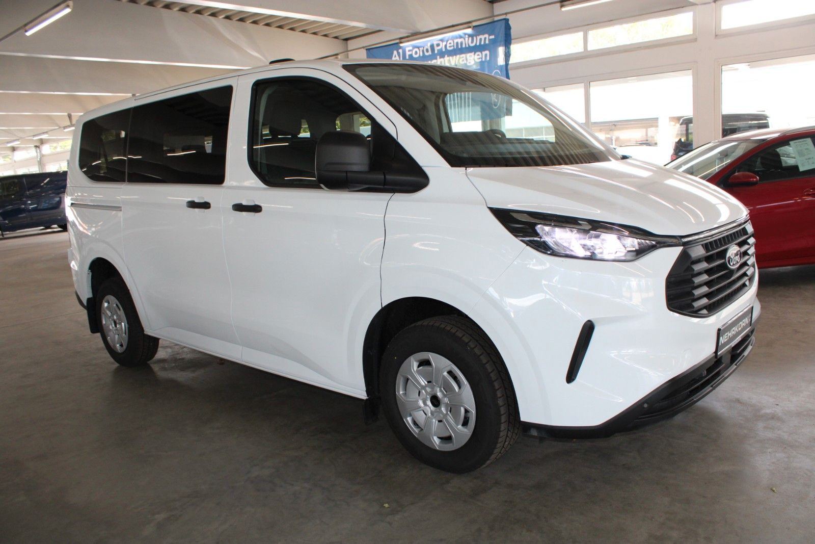 Fahrzeugabbildung Ford Transit Custom Kombi Trend 8-Sitzer GJR SOFORT