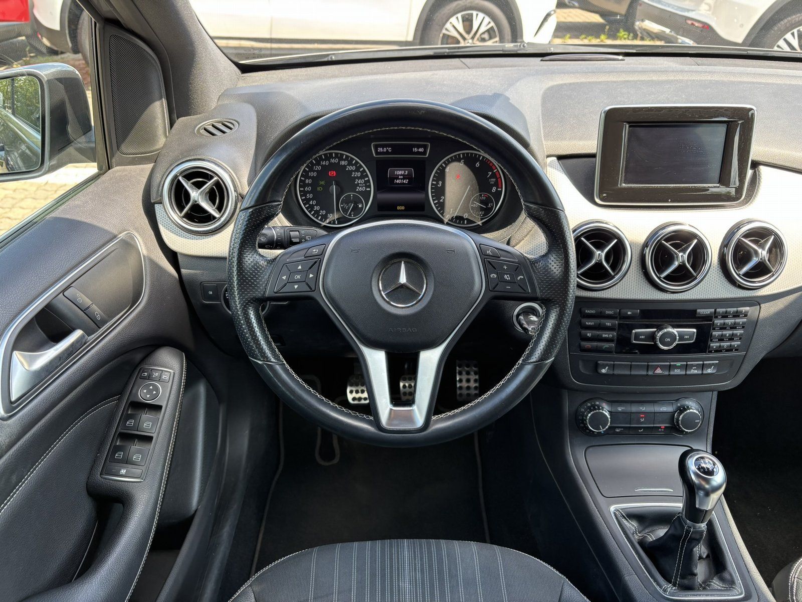 Fahrzeugabbildung Mercedes-Benz B 180 LED*BLUETOOTH*SPIEGEL-PAKET*SCHECKHEFT