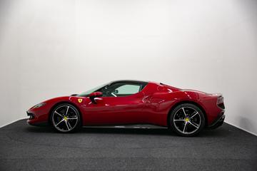 صورة 8 لـ 2022 Ferrari 296 GTB