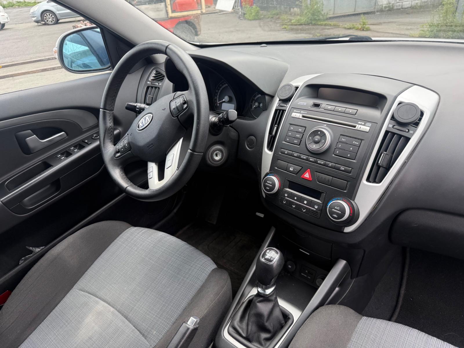 Kia cee'd 2012 — photo 5