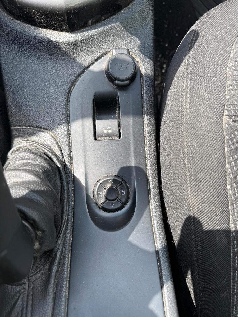 Peugeot 308 2013 — photo 18