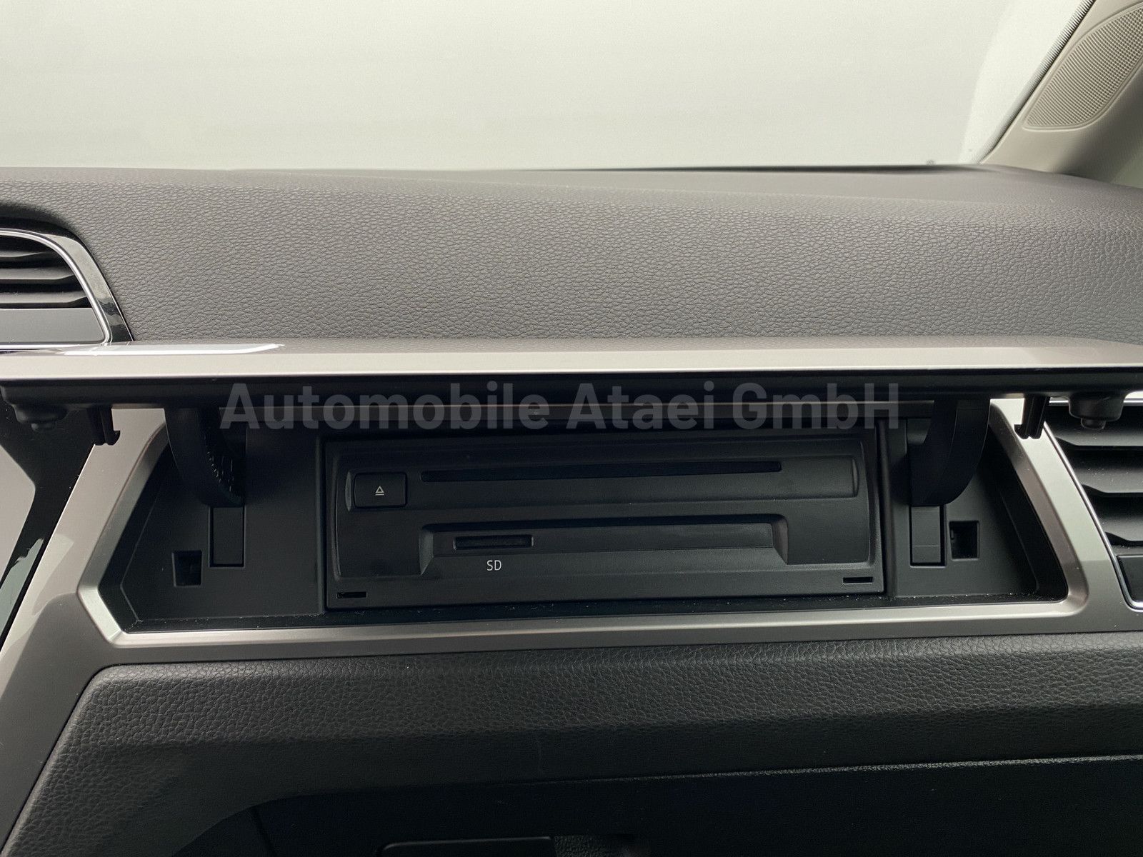 Fahrzeugabbildung Volkswagen Touran *Taxi* 7-SITZE+ TAXAMETER+ KAMERA 7478