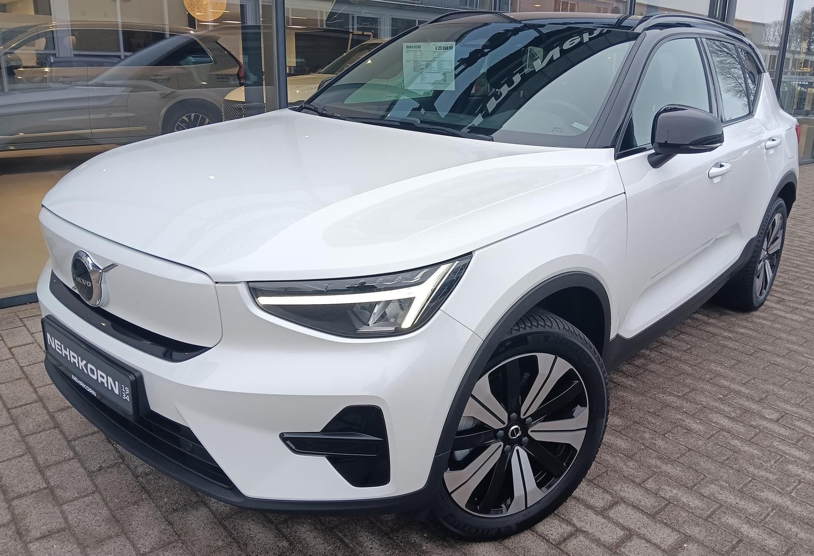 Fahrzeugabbildung Volvo XC40 Core Recharge Pure Electric 2WD