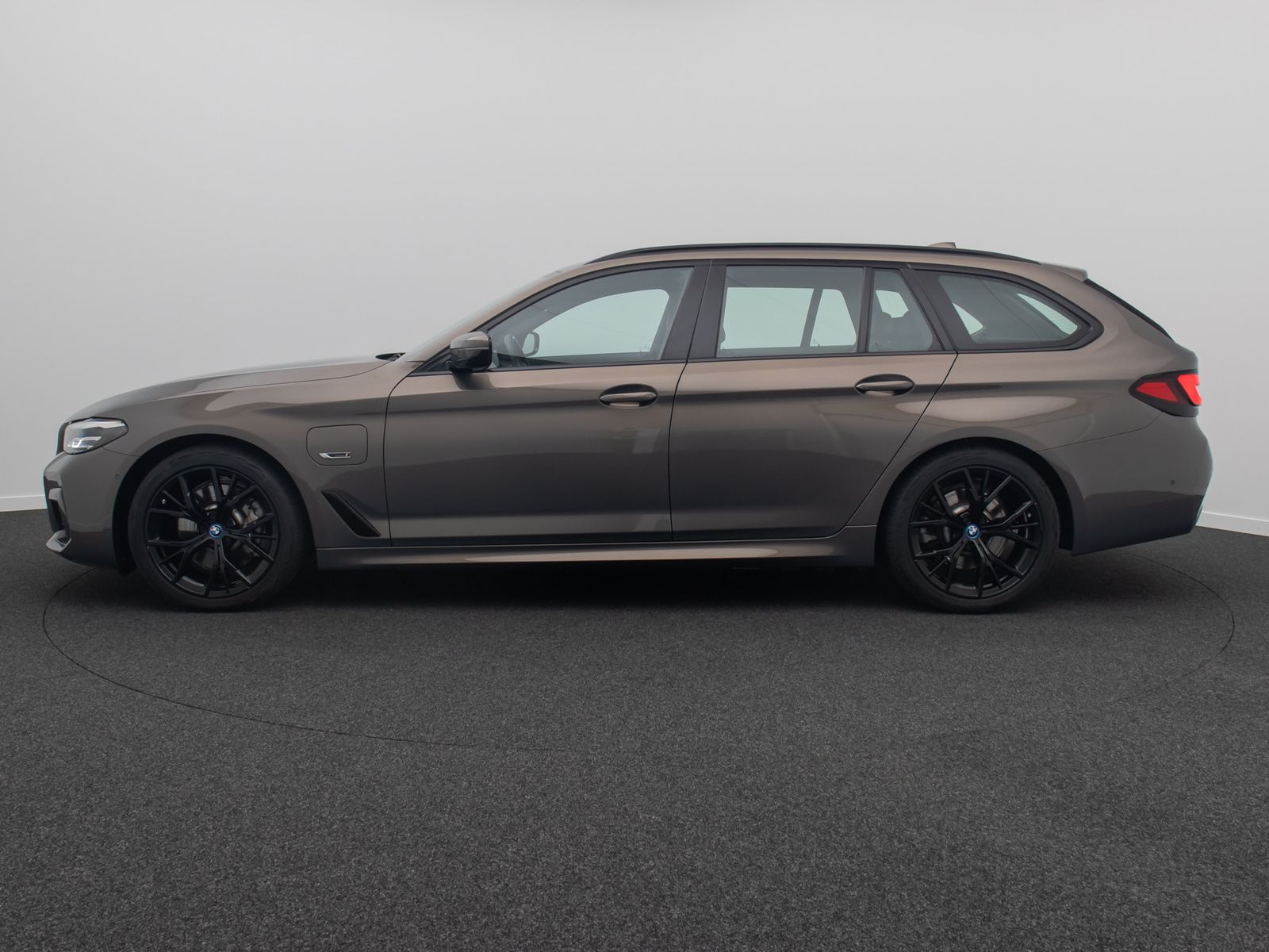 Fahrzeugabbildung BMW 530e xD M Sport H/K DAB HUD Individual 19Zoll