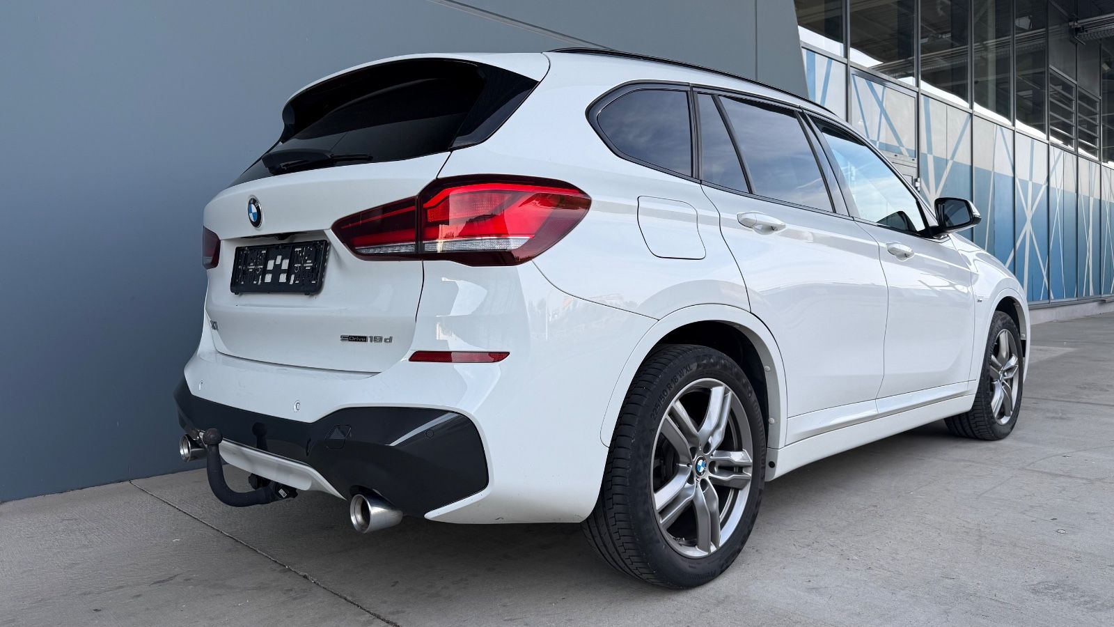 BMW X1 sDrive 18 d M Sport Leder HUD Kamera imagem 3