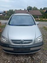 Opel Zafira A - Opel Zafira aus 2005 mit Diesel-Antrieb