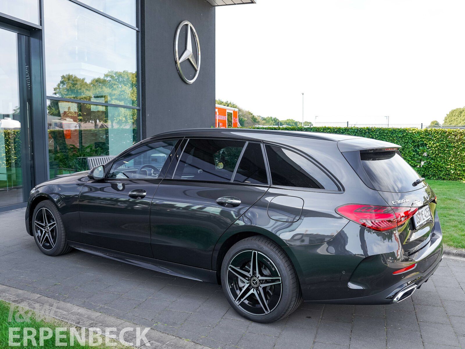 Fahrzeugabbildung Mercedes-Benz C 300 de T Edition AMG Distronic AHK Pano Memory