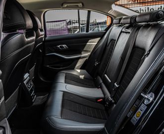 Fahrzeugabbildung BMW 330i Lim. Sport Line|KAMERA|AUTOMATIK|DISPLAYKEY