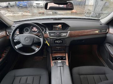 Mercedes E 220 - 11