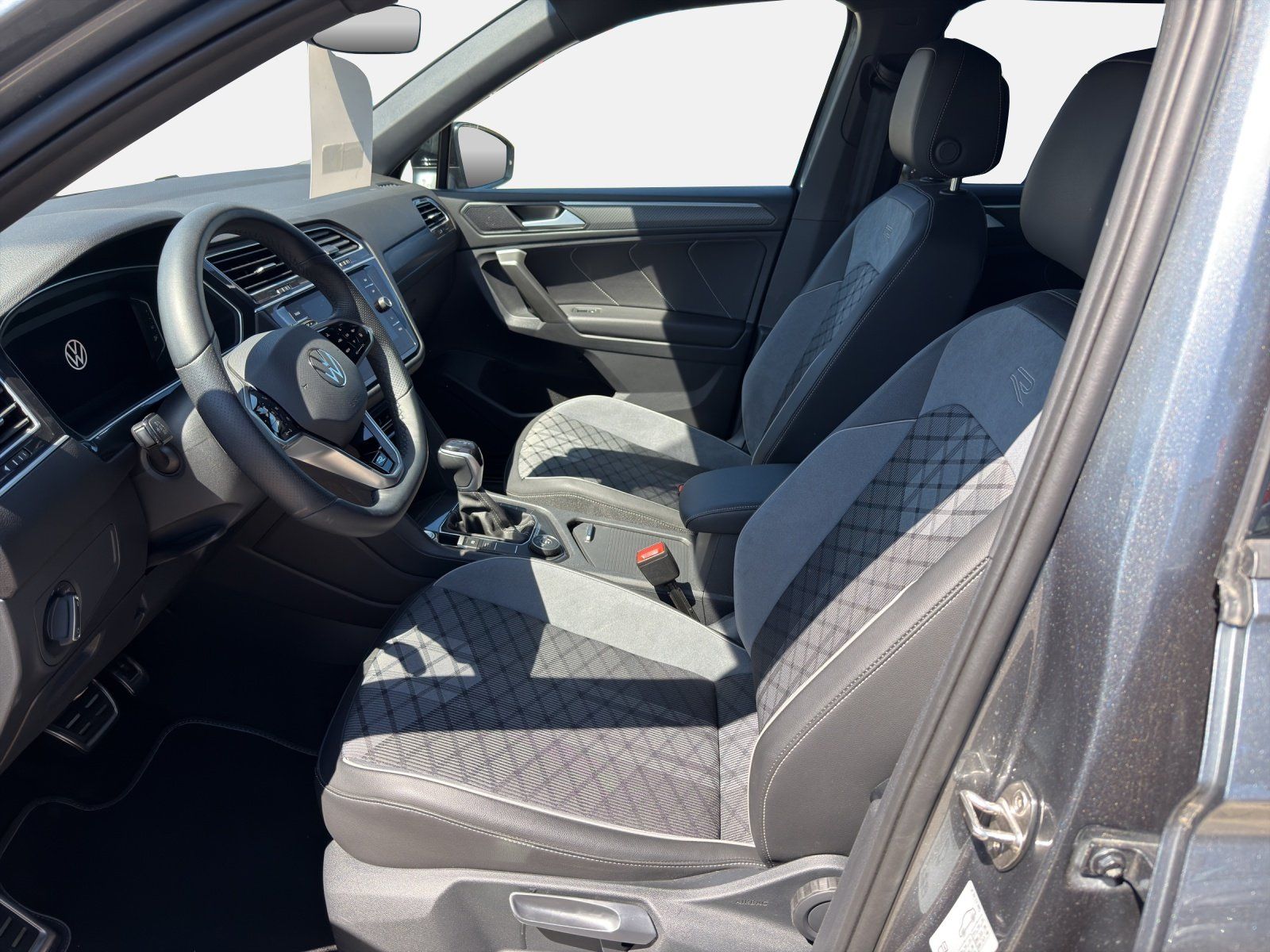 Volkswagen Tiguan Allspace 2.0 TSI DSG 4MOTION R-Line | AHK foto 8