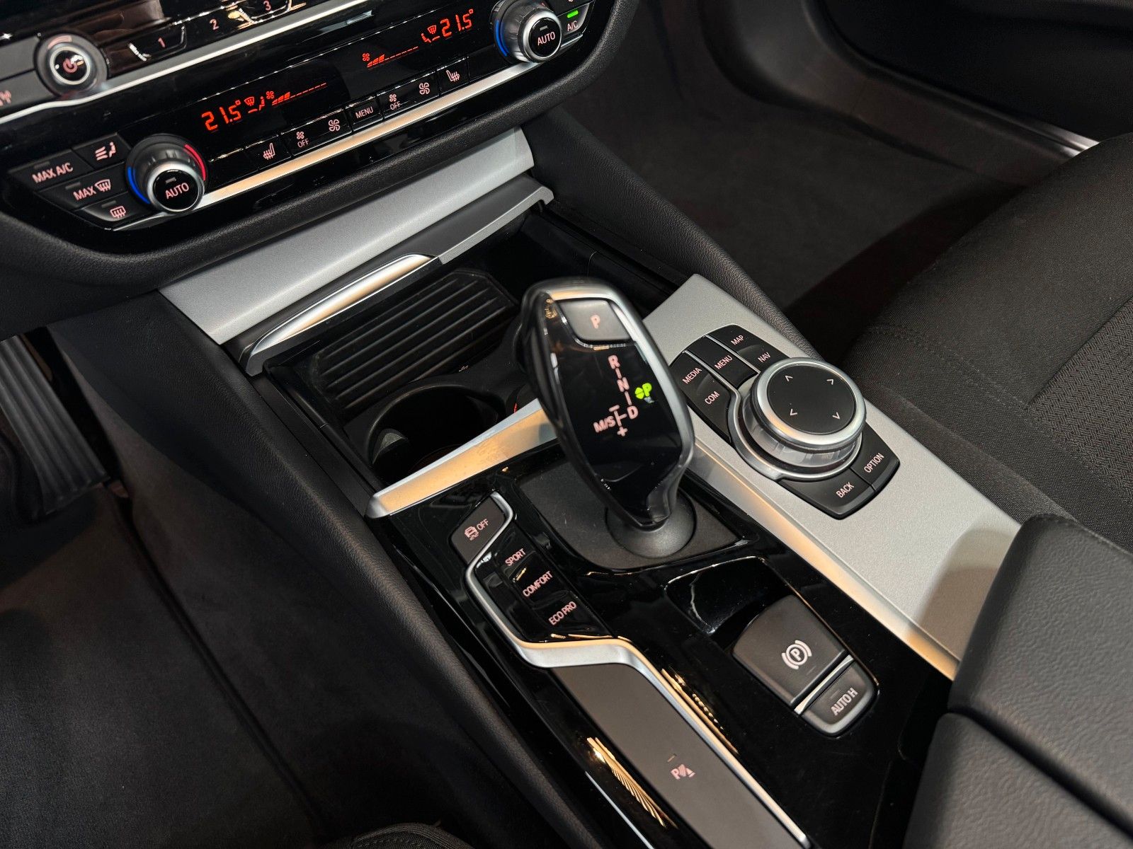 Fahrzeugabbildung BMW 520 d Touring "Business-P. Navi Connected Plus"