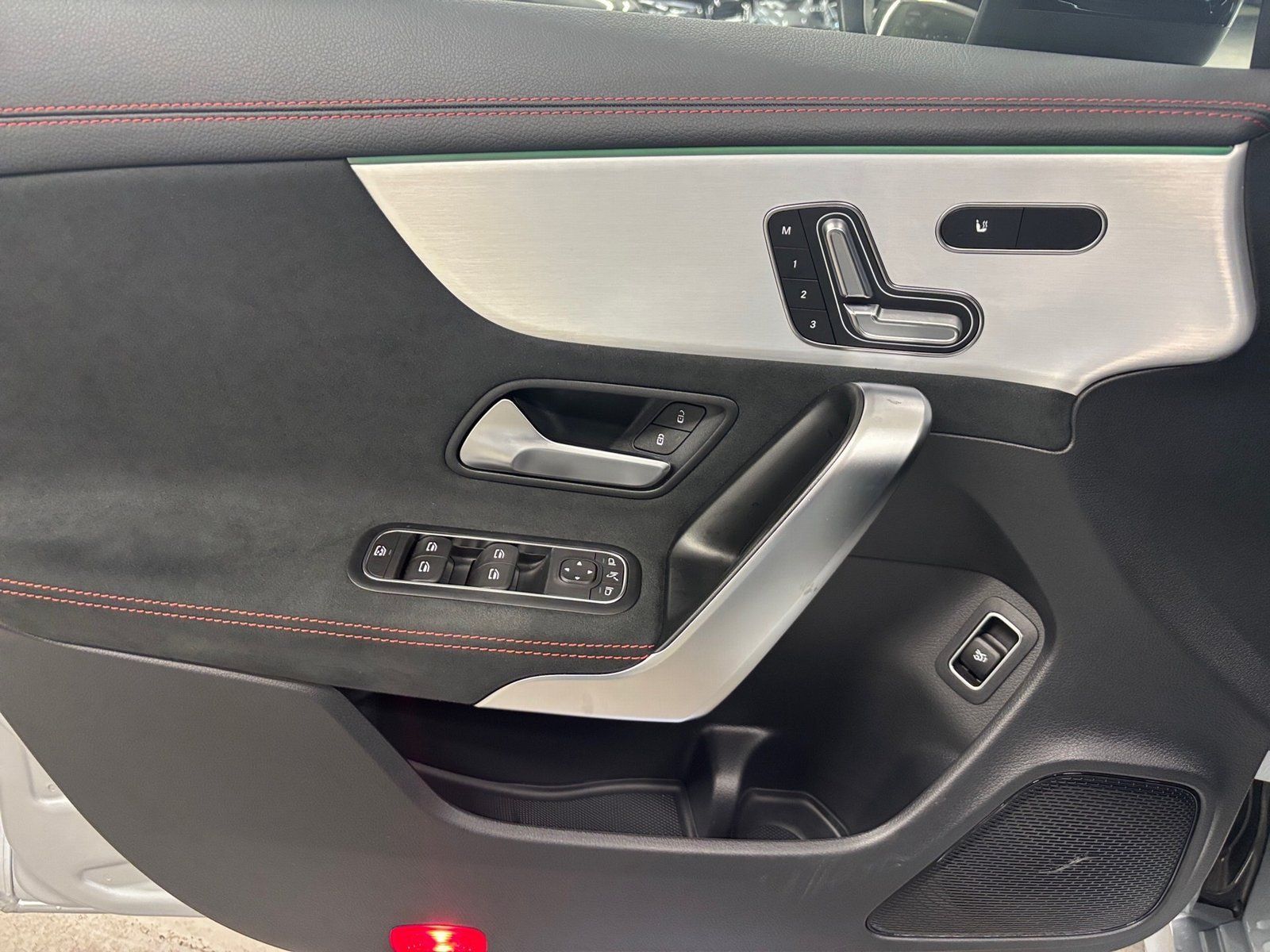 Fahrzeugabbildung Mercedes-Benz CLA 200 AMG PLUS*STDHZG*Pano*HUD*360°*Multibeam*