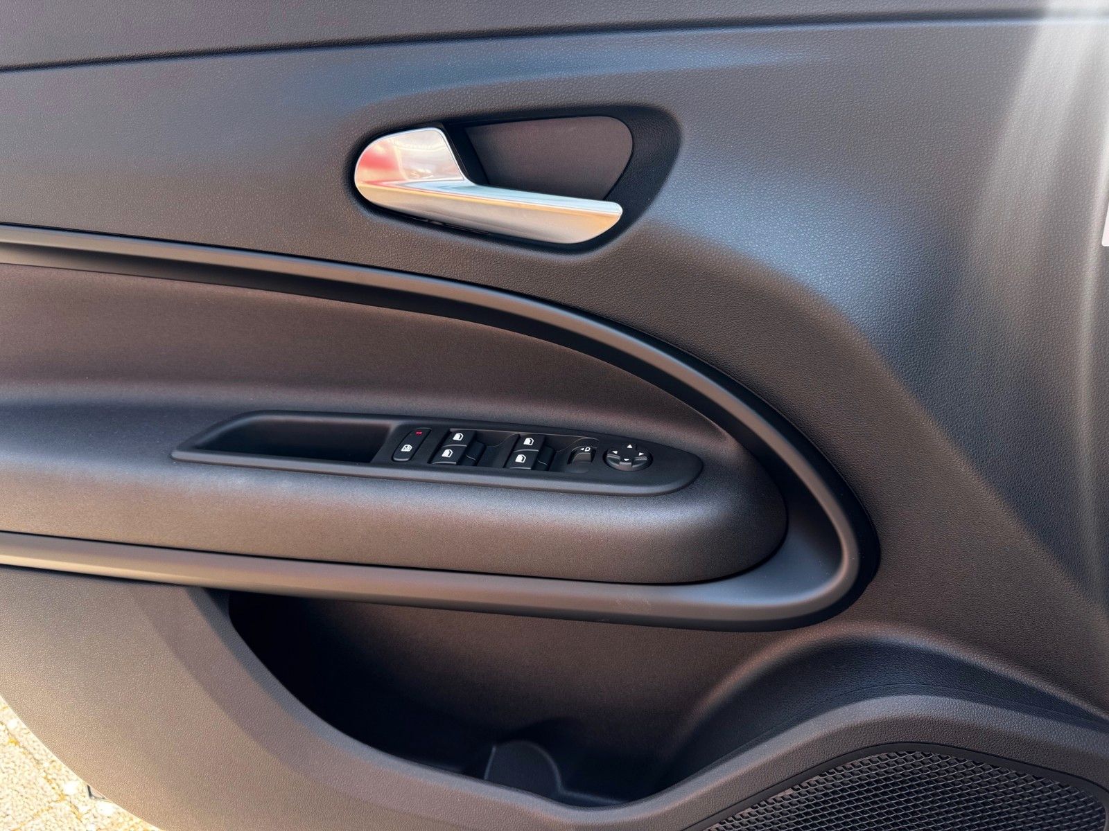 Fahrzeugabbildung Alfa Romeo Junior 1.2 Speciale Automatik Navi LED Sitzhzg.