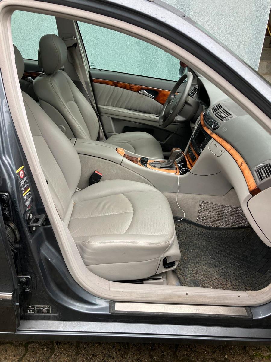Mercedes-Benz E280 2005 — photo 11