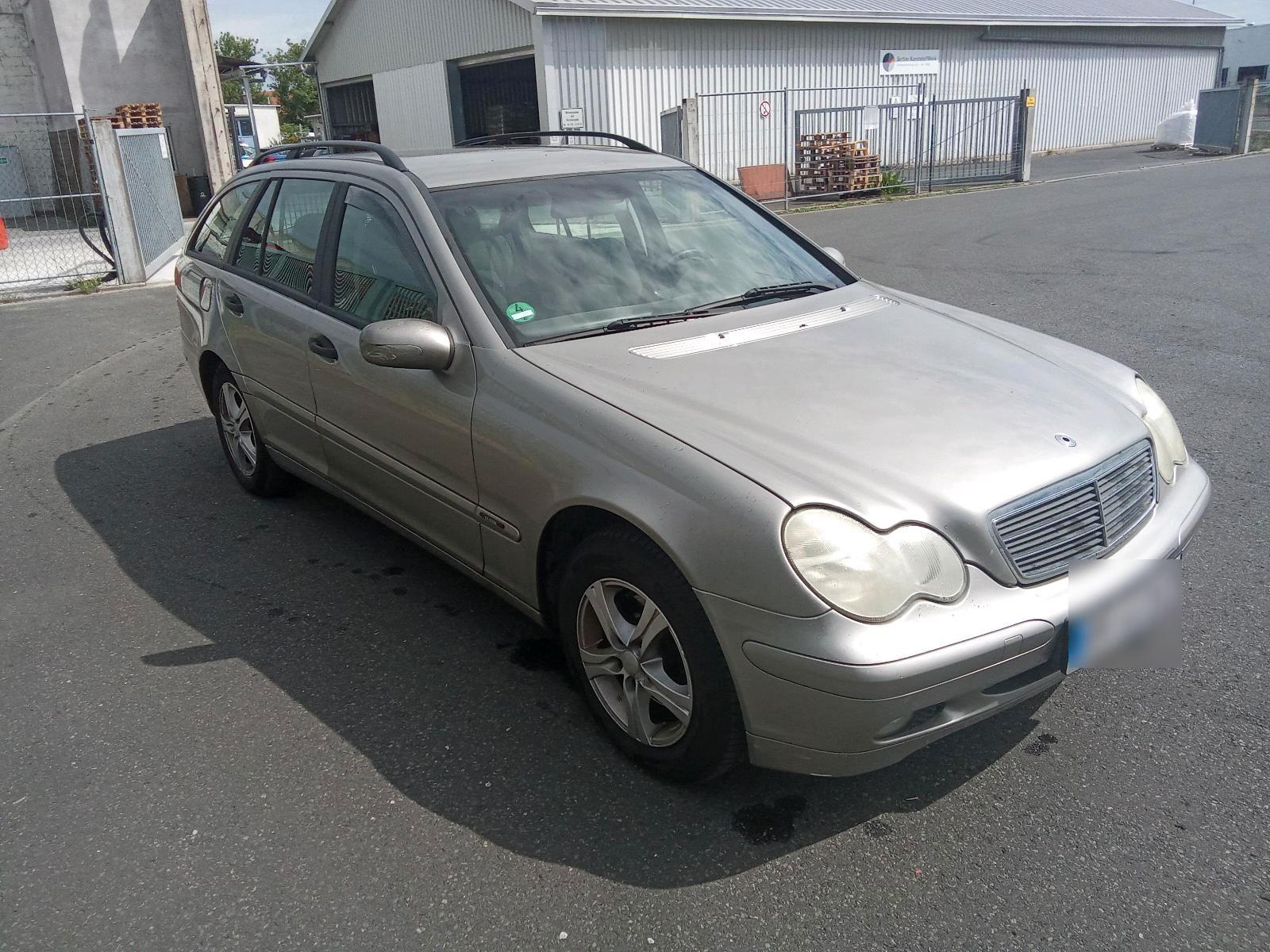 Mercedes-Benz C180 2004 — rear view
