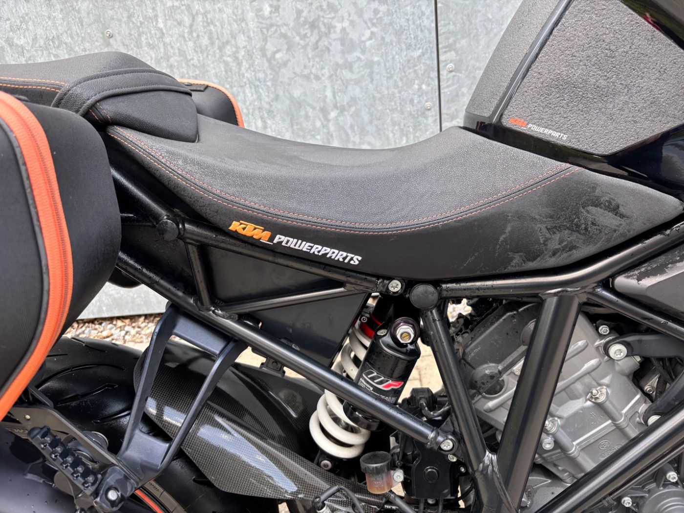 Fahrzeugabbildung KTM 1290 Super Duke R Akrapovic