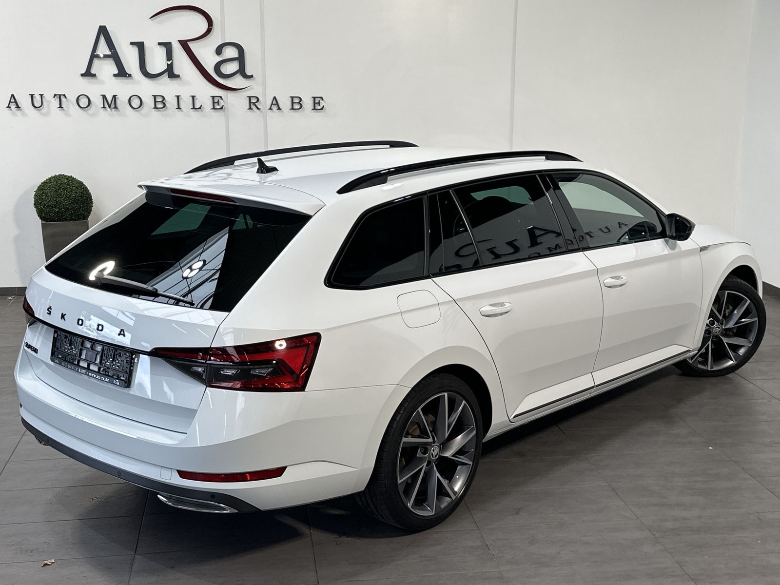 Fahrzeugabbildung SKODA Superb Combi 2.0 TDI DSG Sportline NAV+LED+VCOCK