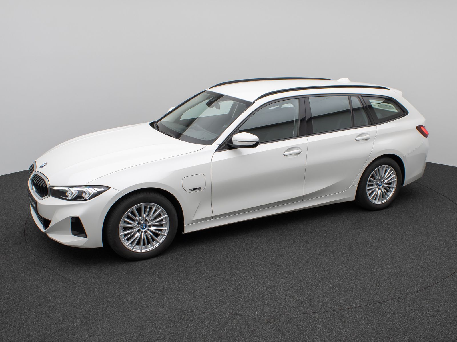 Fahrzeugabbildung BMW 320e DAB CockPitPlus PDC Geschwindigkeitsreg LED