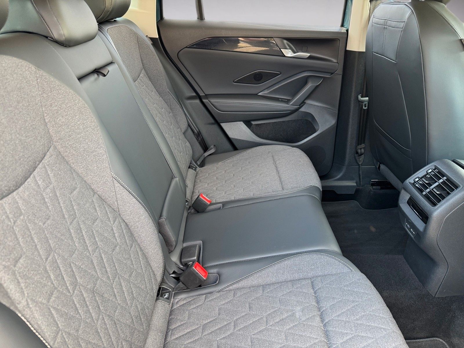 Fahrzeugabbildung Volkswagen Tiguan 1.5 eTSI Life