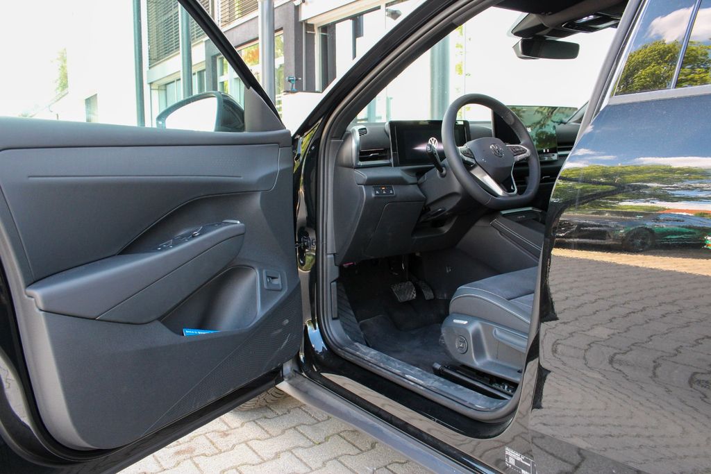 VW T-Roc 1.5 Black Style / DISCOVER/ 18"/ CARPLAY VW T-Roc 1.5 Black Style / DISCOVER/ 18"/ CARPLAY