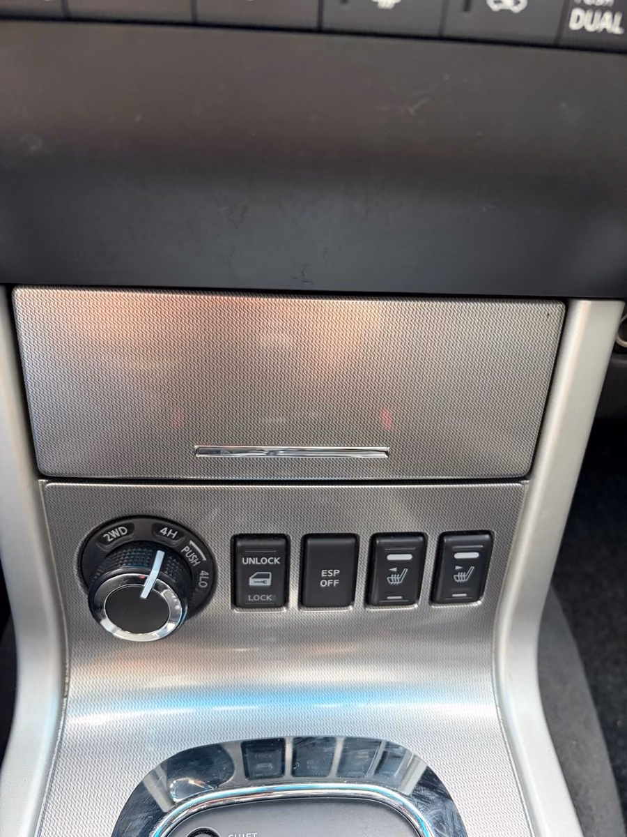 Nissan Navara 3.0 V6 dCi 231 ch – 4x4 – BVA – Double Cab – Cuir – Toit ouvrant – 78 000 km